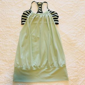 Lululemon size 4